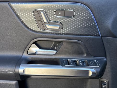New 2025 Mercedes-Benz GLB 250 image 12