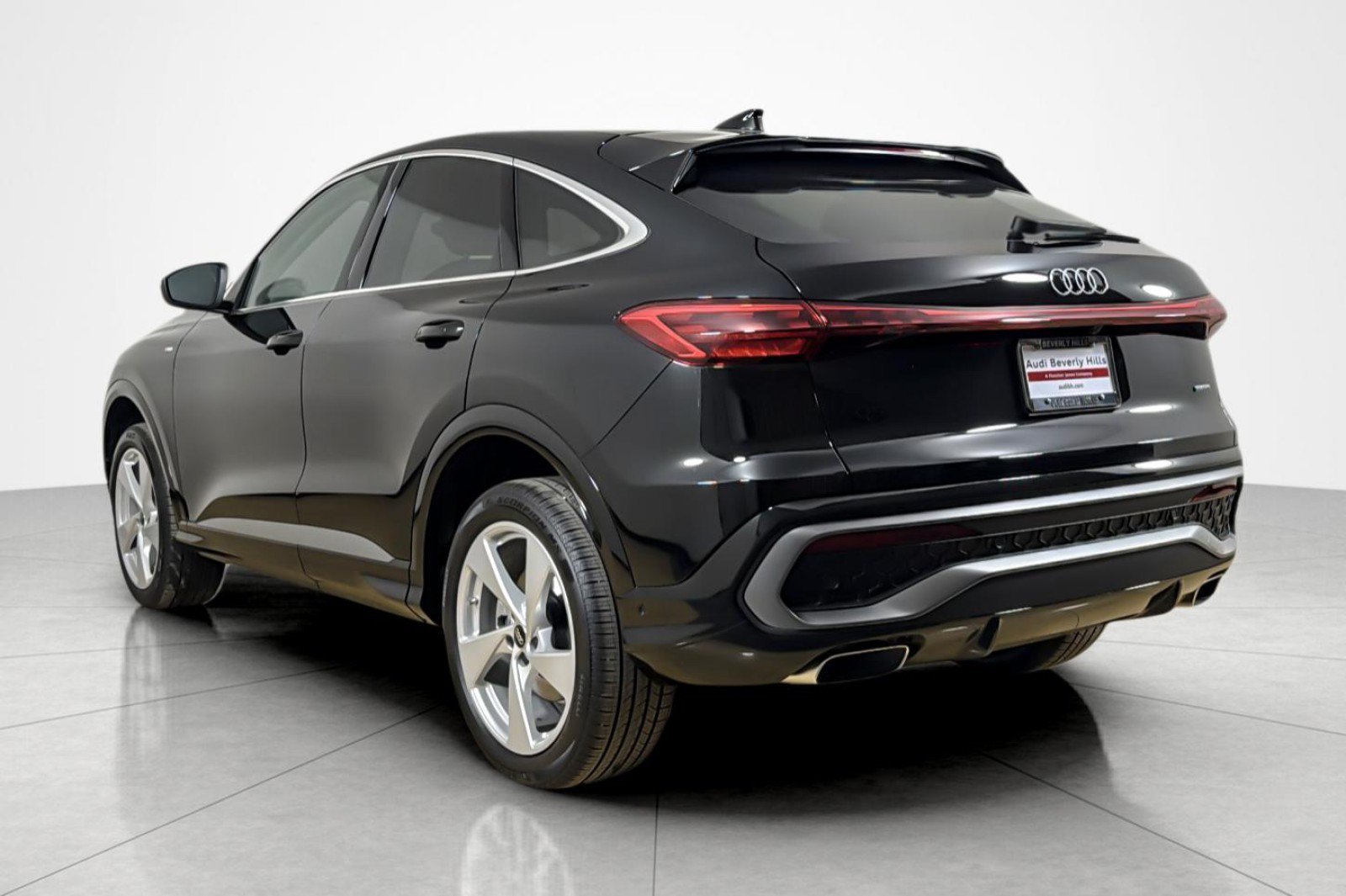 New 2026 Audi Q5 Premium Plus w/ Premium Plus AWD/4WD image 4