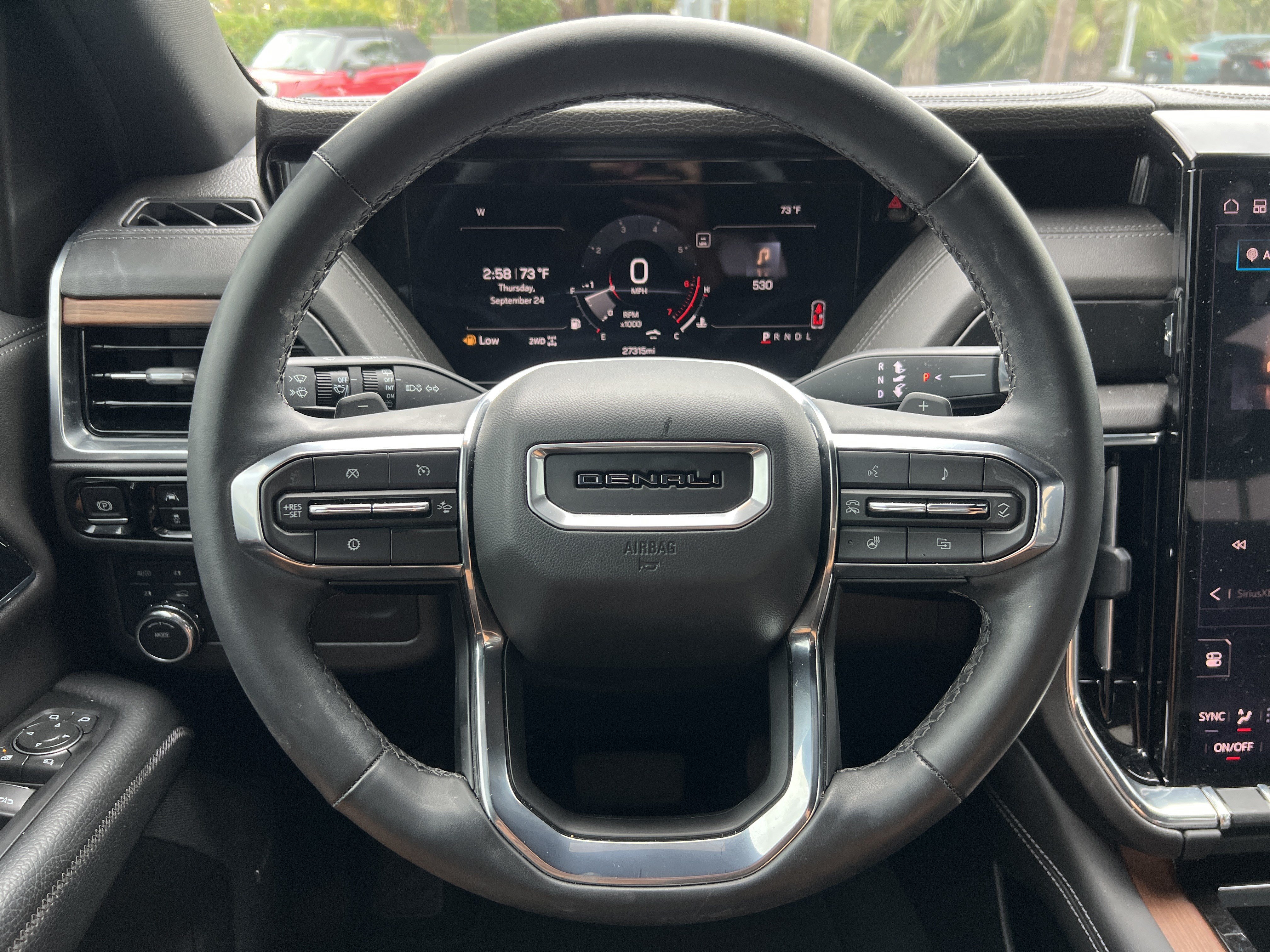 Used 2025 GMC Yukon XL Denali w/ Sun & Power Step Package AWD/4WD image 18