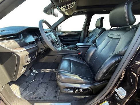 Used 2023 Jeep Grand Cherokee L Overland w/ Luxury Tech Group IV AWD/4WD image 9