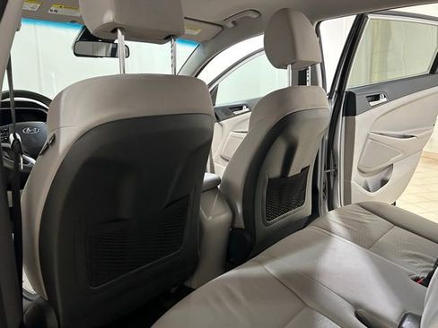 Used 2020 Hyundai Tucson SE image 11