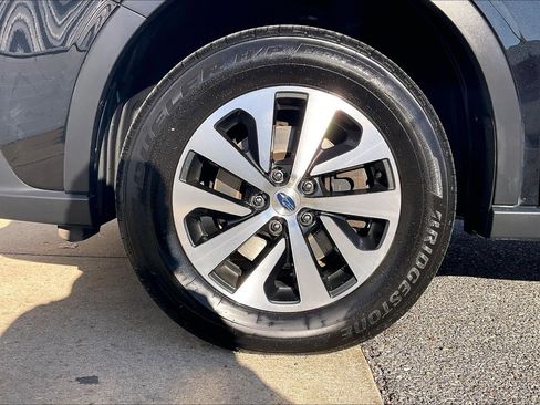 Used 2021 Subaru Outback Premium image 11