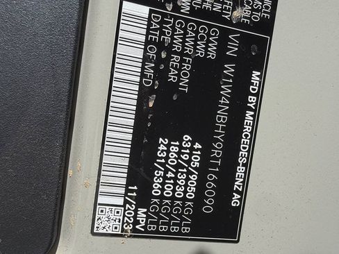 Used 2024 Mercedes-Benz Sprinter 2500 image 39