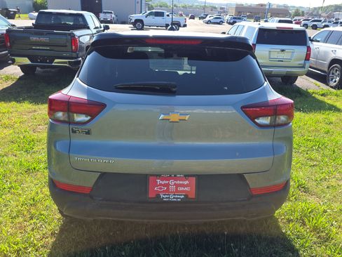 Used 2024 Chevrolet TrailBlazer LS w/ LS Convenience Package FWD image 5