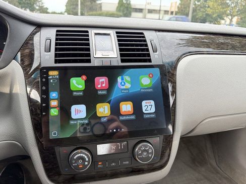 Used 2009 Cadillac DTS w/ Trunk Convenience Package image 26