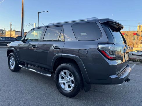 Used 2017 Toyota 4Runner SR5 Premium image 7