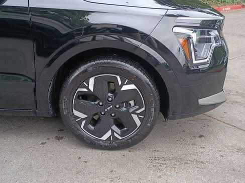 Used 2024 Kia Niro Wind w/ Wind Preserve Package FWD image 2