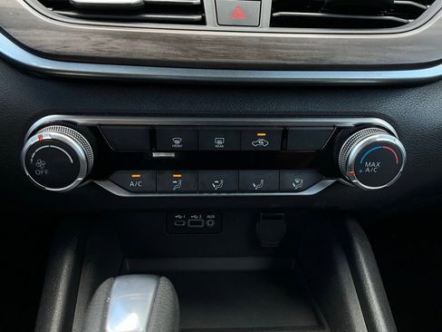 Used 2025 Nissan Altima 2.5 SV image 27