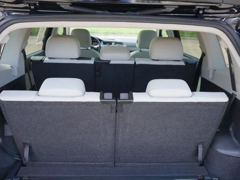 Used 2019 Volkswagen Tiguan SEL image 18