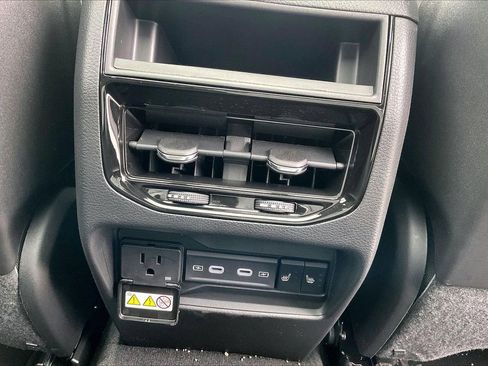 New 2026 Jeep Grand Cherokee Limited w/ Limited Altitude Package AWD/4WD image 17