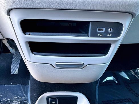 Used 2017 Chrysler Pacifica LX w/ Tire & Wheel Group image 17