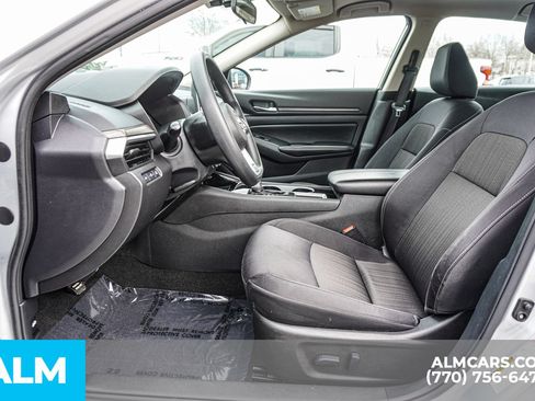 Used 2024 Nissan Altima 2.5 SV FWD image 19
