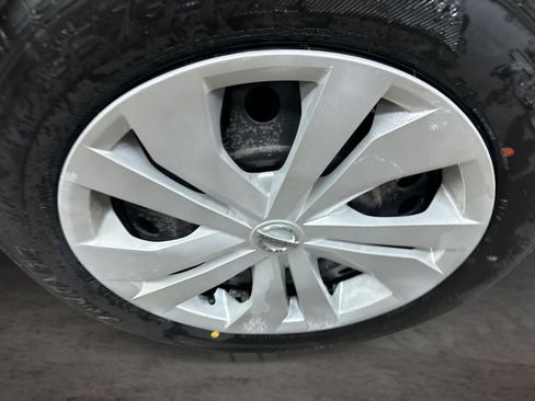 Used 2018 Nissan Versa Note SV FWD image 19