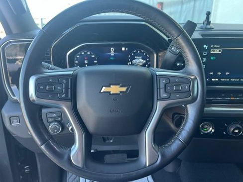 Used 2022 Chevrolet Silverado 1500 LT AWD/4WD image 19