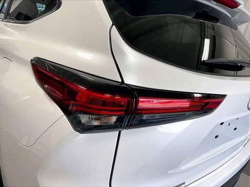 Used 2023 Toyota Highlander XLE AWD/4WD image 34