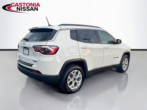 Used 2025 Jeep Compass Latitude AWD/4WD image 9