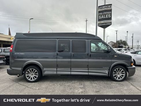 Used 2019 GMC Savana 2500 Extended RWD image 2