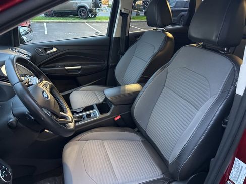 Used 2017 Ford Escape Titanium image 9