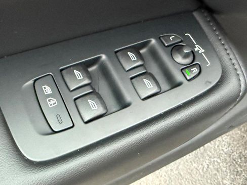 Certified 2023 Volvo XC60 B5 Plus image 15