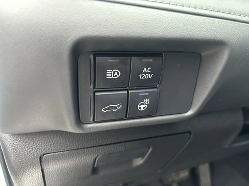 Used 2020 Toyota Highlander Limited image 11