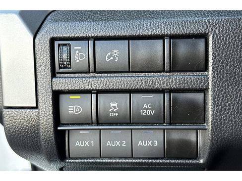 Used 2025 Toyota Tacoma TRD Sport w/ TRD Sport Upgrade Package AWD/4WD image 30