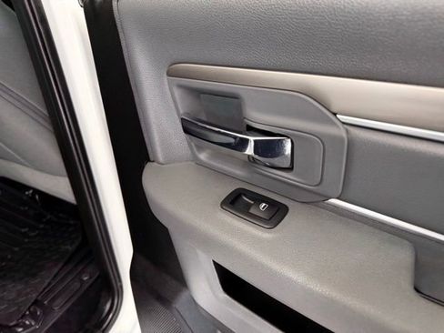 Used 2018 RAM 3500 SLT w/ Luxury Group image 26