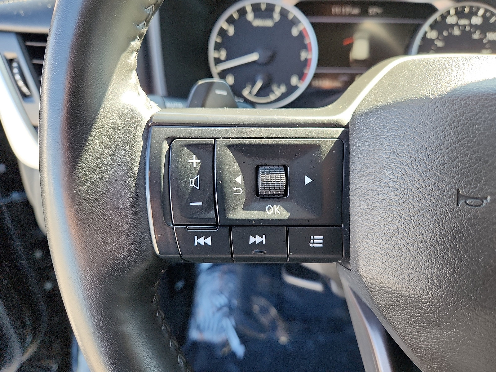 Used 2025 Nissan Rogue SV AWD/4WD image 20