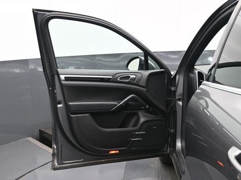 Used 2014 Porsche Cayenne image 8