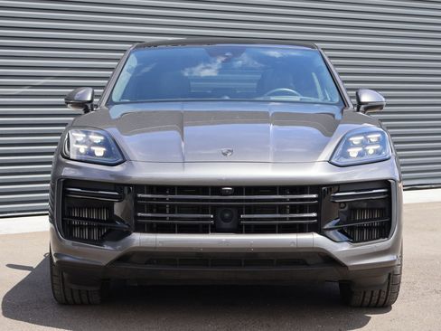 Certified 2025 Porsche Cayenne Turbo AWD/4WD image 7