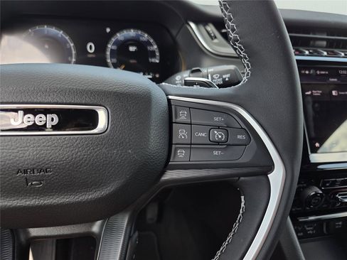 New 2025 Jeep Grand Cherokee Altitude image 60