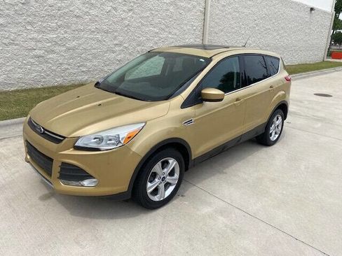 Used 2014 Ford Escape SE image 2
