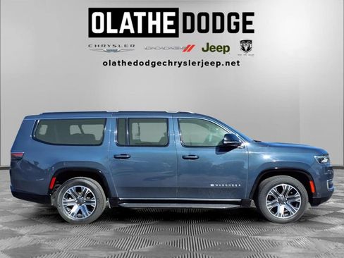 Used 2023 Jeep Wagoneer L Series II AWD/4WD image 30