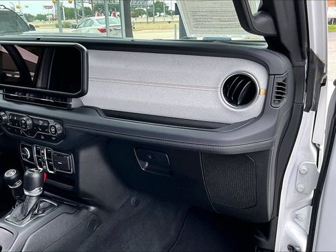 Used 2024 Jeep Wrangler Unlimited Sahara AWD/4WD image 20