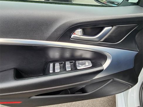 Used 2025 Genesis G70 2.5T image 19