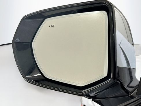 Used 2024 Chevrolet Suburban Premier image 16