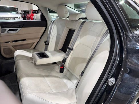 Used 2016 Jaguar XF Prestige image 44