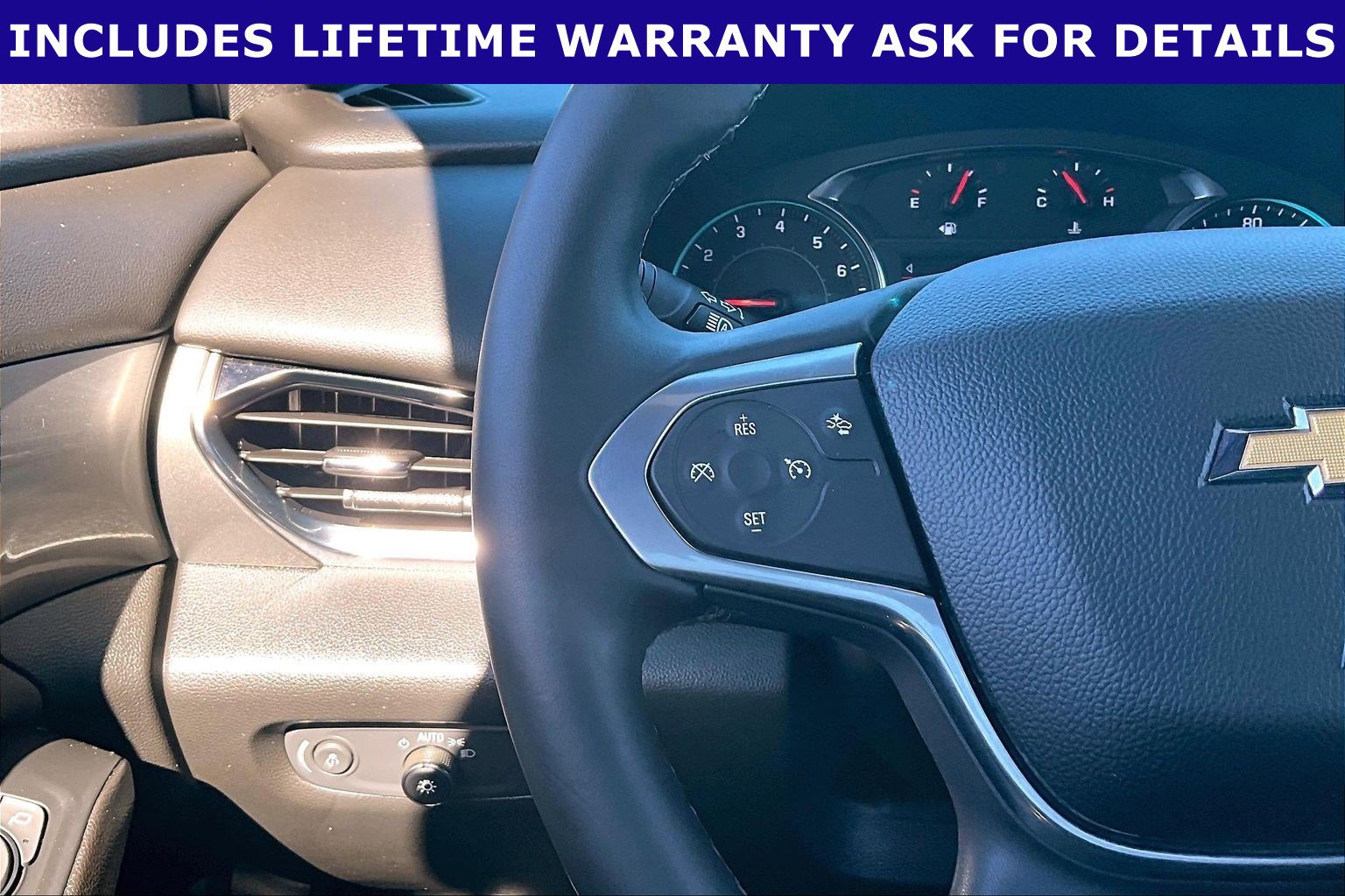 Used 2024 Chevrolet Traverse LT AWD/4WD image 16