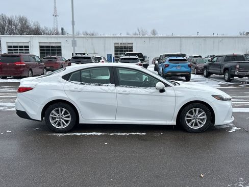 Used 2025 Toyota Camry LE image 14