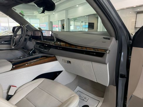 Used 2024 Cadillac Escalade ESV Sport Platinum AWD/4WD image 22