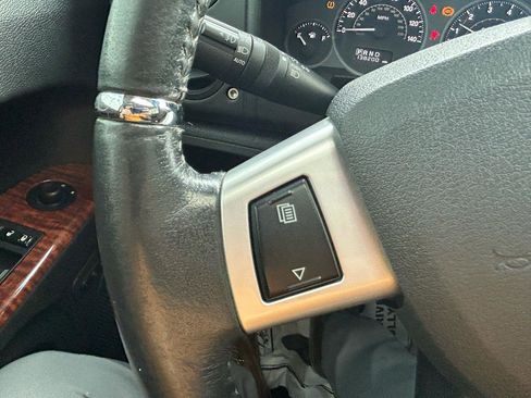 Used 2008 Jeep Commander Limited w/ Trailer Tow Group IV AWD/4WD image 19