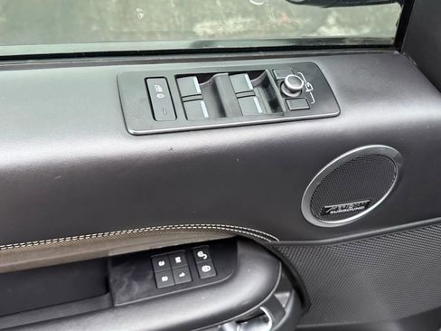 Used 2020 Land Rover Discovery HSE image 12