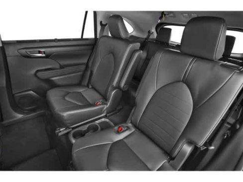 Certified 2026 Toyota Highlander XLE w/ Protection Package #3 (TMS) AWD/4WD image 16