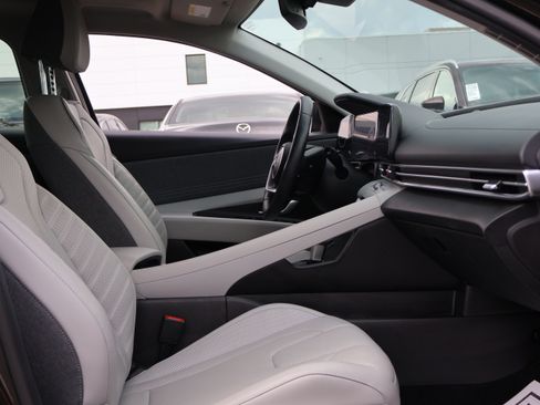 Used 2024 Hyundai Elantra Limited FWD image 8