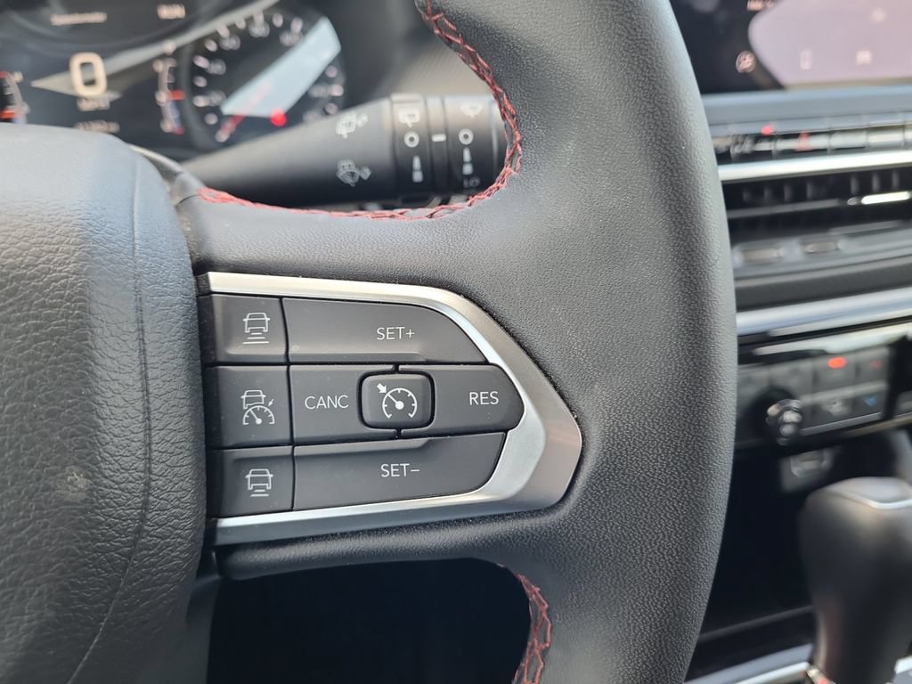 Used 2025 Jeep Compass Trailhawk AWD/4WD image 26