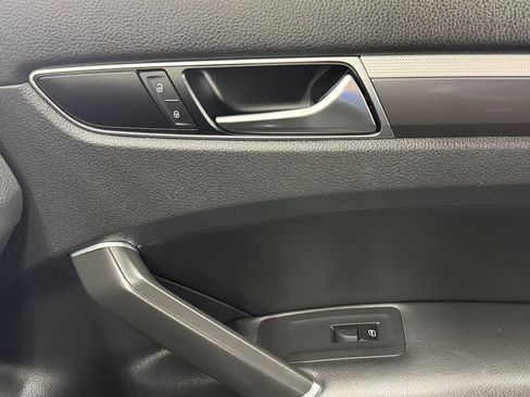 Used 2018 Volkswagen Passat 2.0T R-Line FWD image 25
