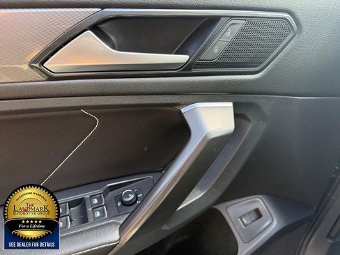 Used 2022 Volkswagen Tiguan SE w/ Panoramic Sunroof Package image 8