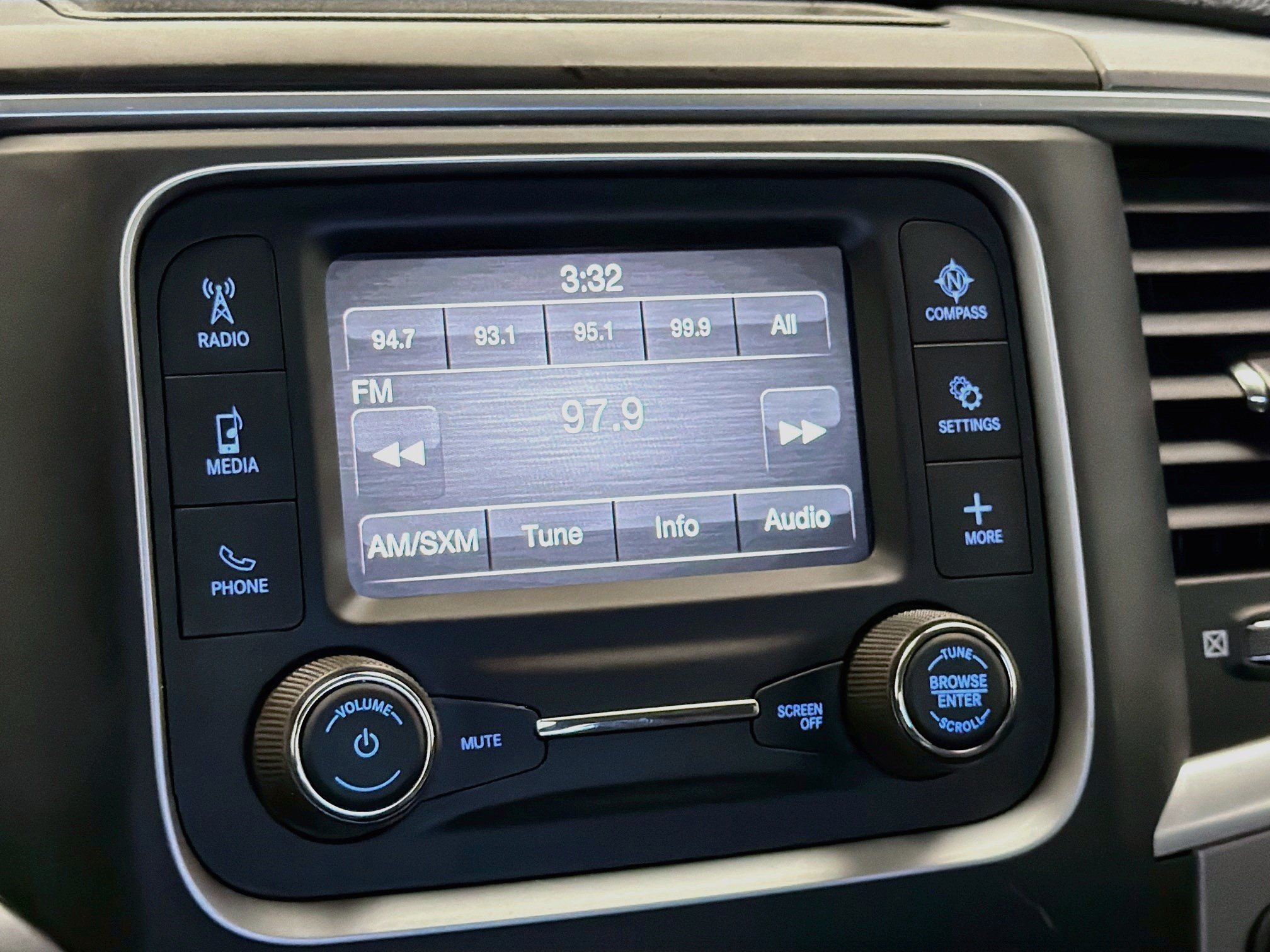 Used 2024 RAM 1500 Classic SLT AWD/4WD image 9