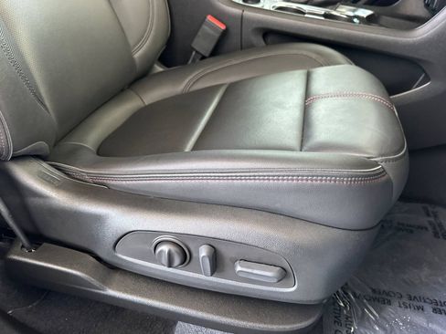 Certified 2022 Chevrolet Traverse RS FWD image 25