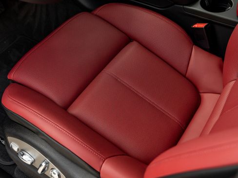 New 2026 Porsche Macan image 21