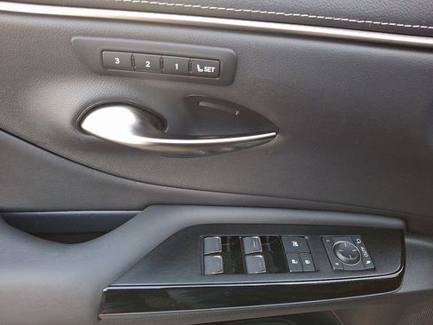 Used 2023 Lexus ES 350 w/ Premium Package image 13